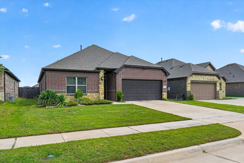 7815 Cottonwood Drive, Greenville, TX 75402 — photo 1