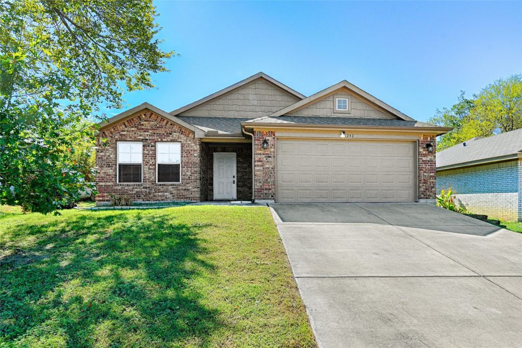 1242 E Powell Avenue, Fort Worth, TX 76104 — photo 1