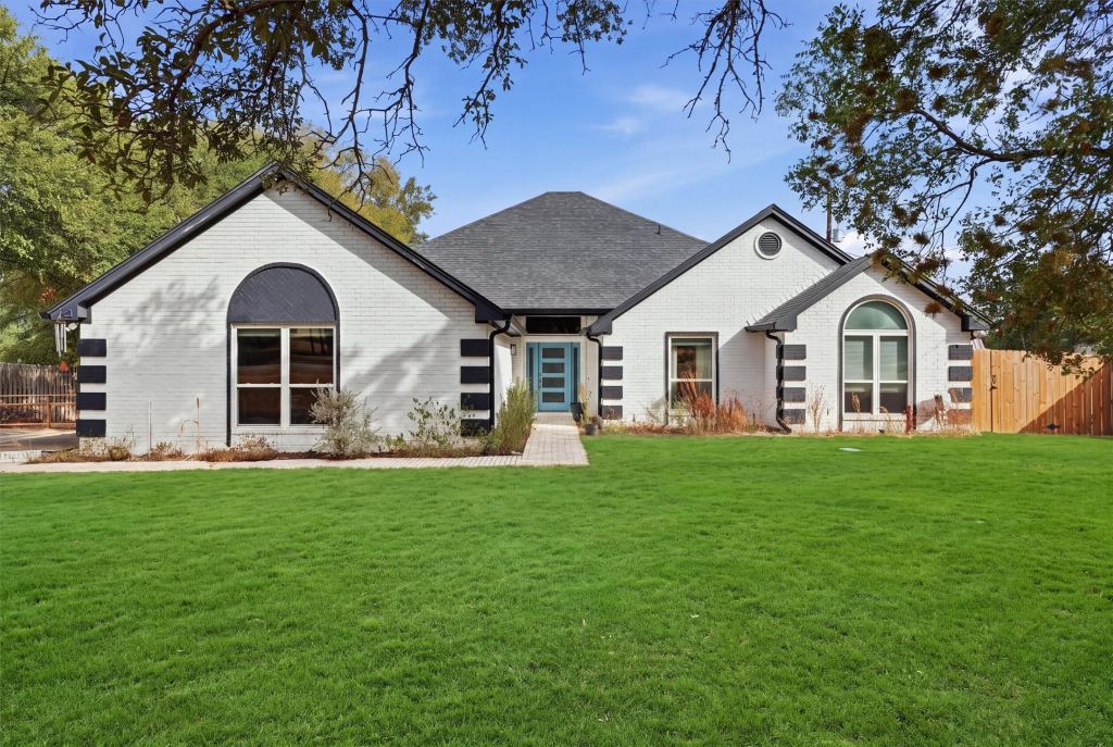 3901 Del Rio Court