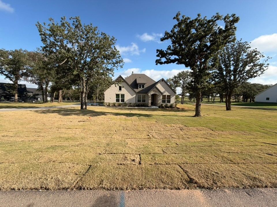 164 Oak Grove Way, Springtown, TX 76082 — photo 1