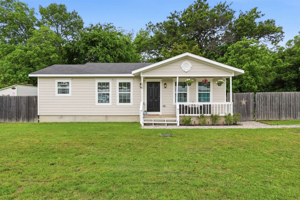 258 Spring Valley Circle, Azle, TX 76020 — photo 1