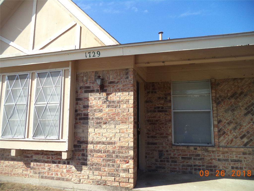 1729 Justin Lyn Street, Arlington, TX 76012 — photo 1