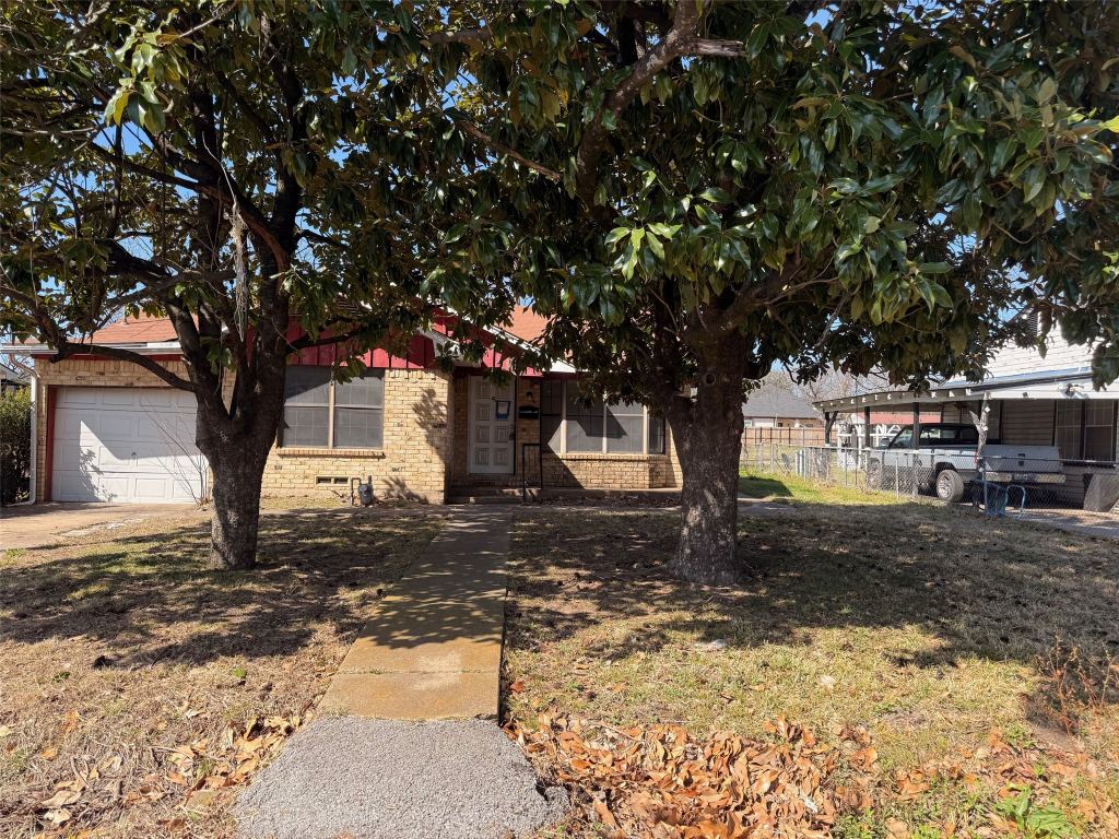 714 S Medora Street, Terrell, TX 75160 — photo 1