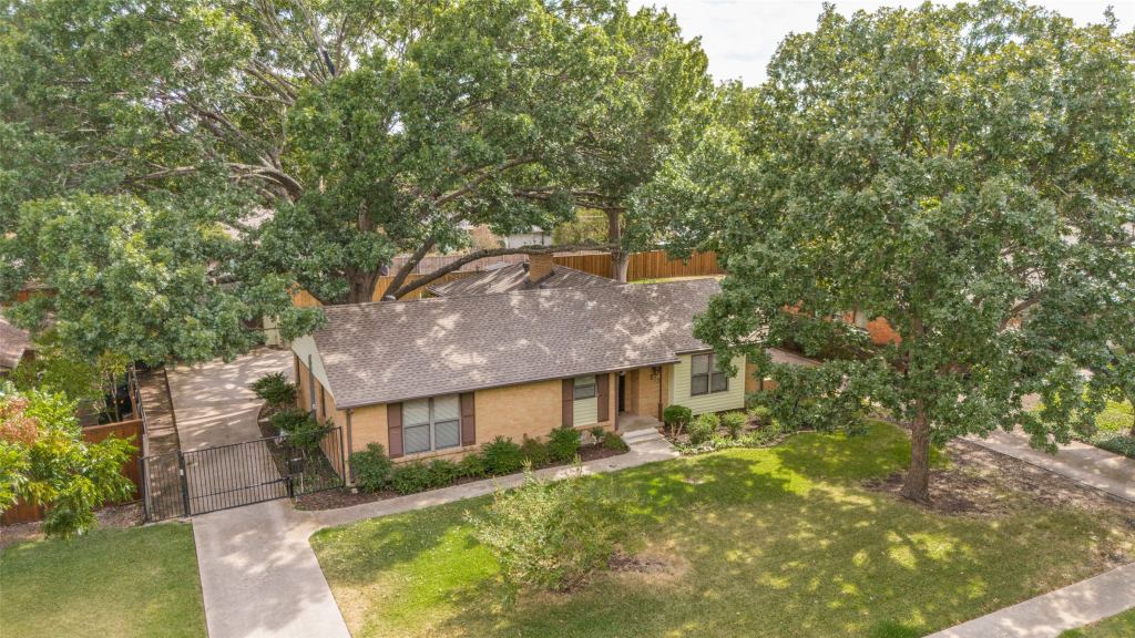 813 Brookhurst Drive, Richardson, TX 75080 — photo 1