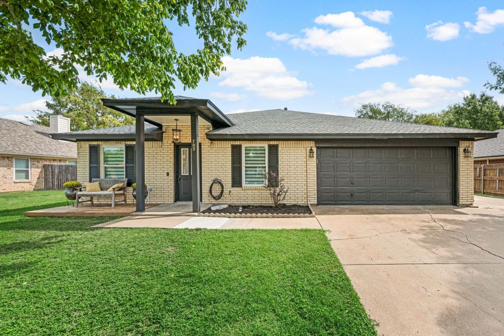 705 Western Trail