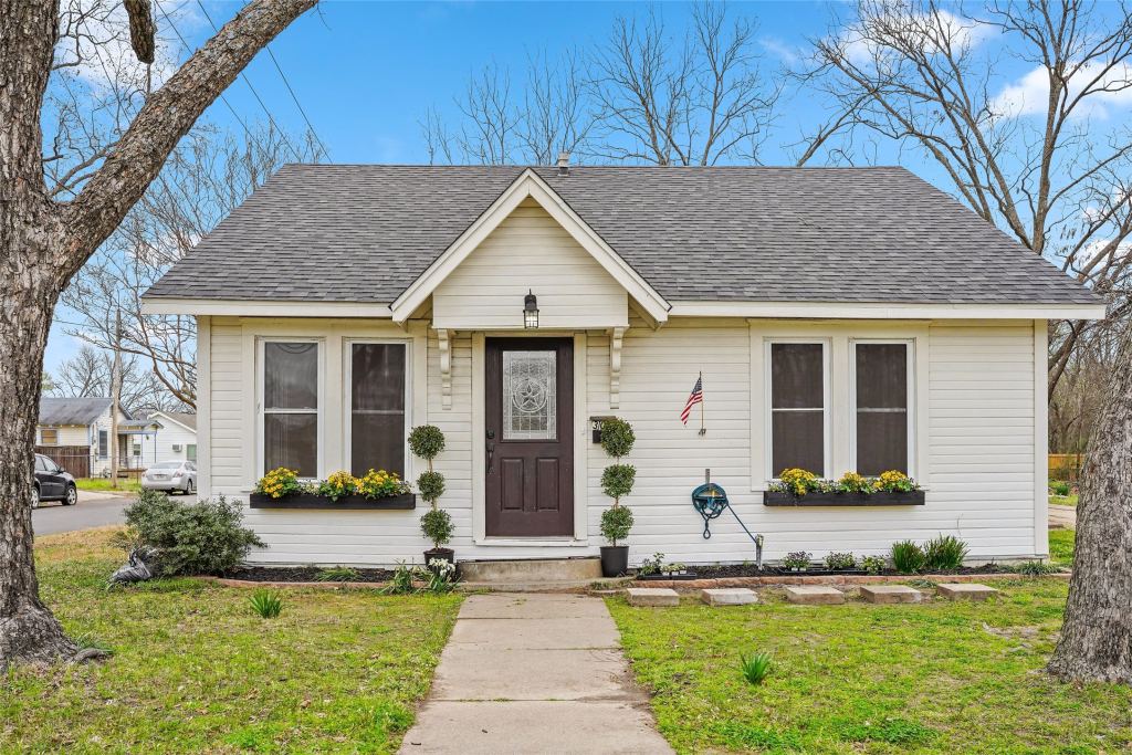 304 Texas Street, Sulphur Springs, TX 75482 — photo 1