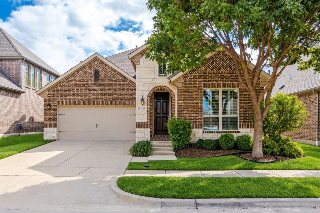 4505 Avenida Lane