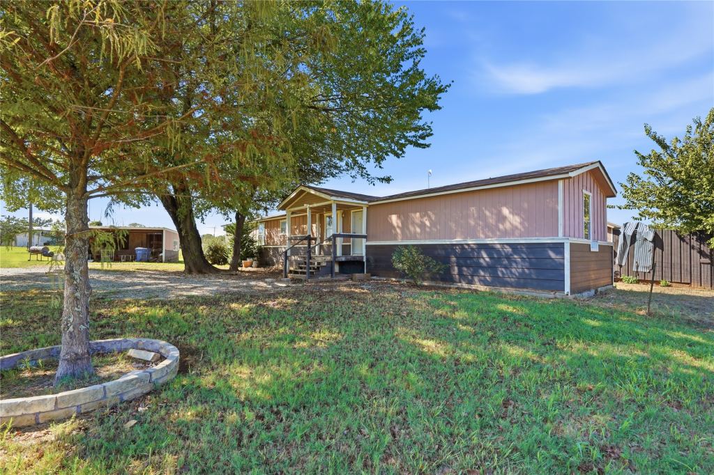 103 Woodland Court, Springtown, TX 76082 — photo 1