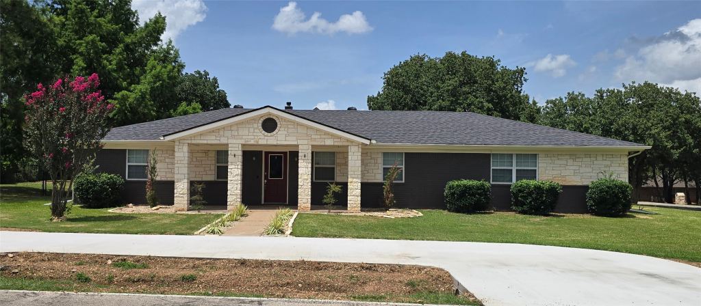 6920 Westover Drive, Granbury, TX 76049 — photo 1
