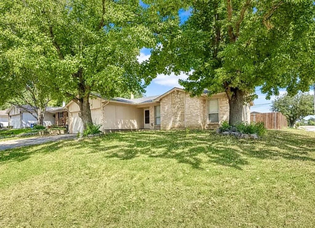 915 Lemontree Drive, Arlington, TX 76017 — photo 1