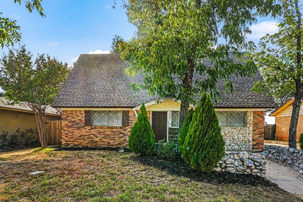 1404 Tatum Drive, Arlington, TX 76012 — photo 1