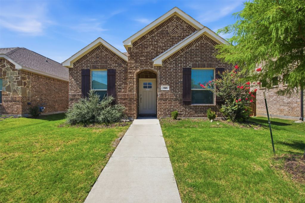 1121 Western Yarrow Avenue, Justin, TX 76247 — photo 1