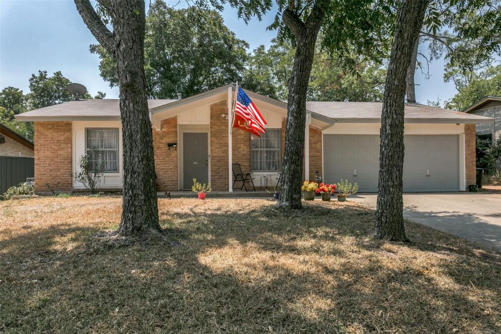 1311 Johns Drive, Euless, TX 76039 — photo 1