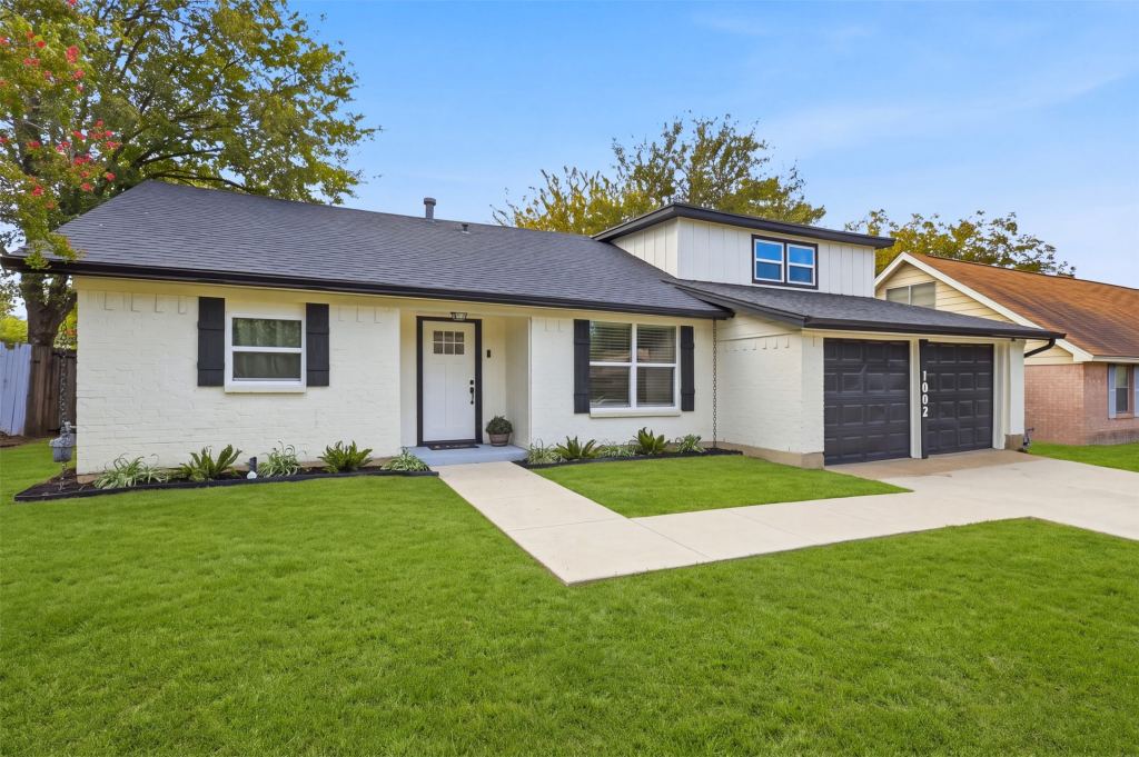 1002 Rosewood Lane
