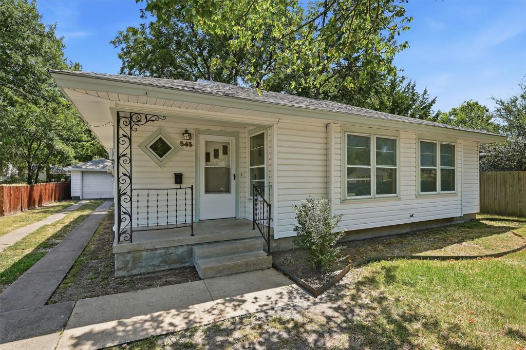 545 N Wharton Street, Sherman, TX 75092 — photo 1