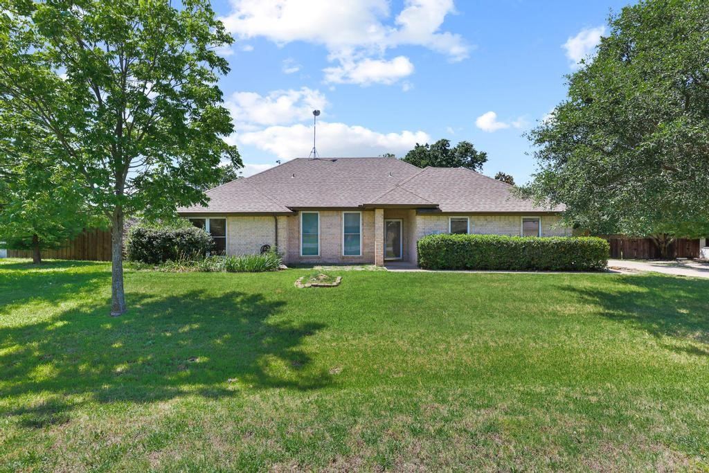 315 Preston Glen, Gunter, TX 75058 — photo 1