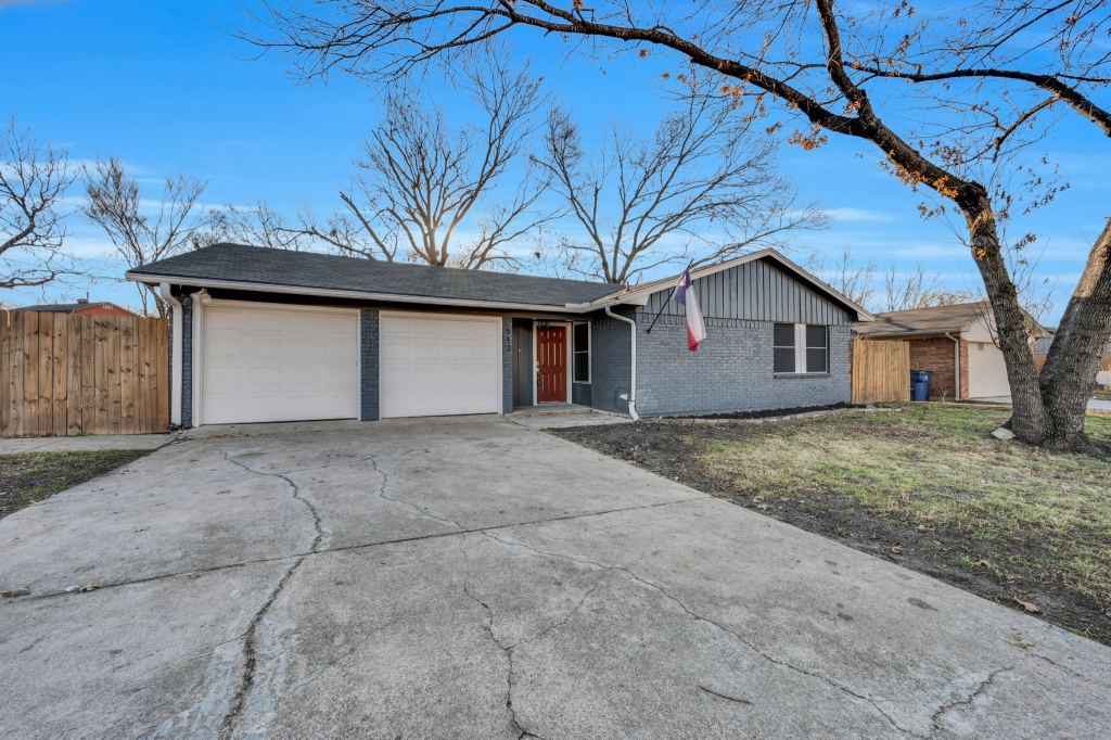 512 Virginia Avenue, Waxahachie, TX 75165 — photo 1