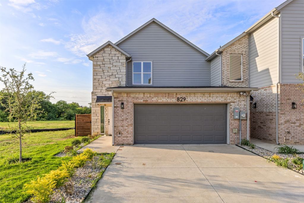 829 Premier Parkway, Grand Prairie, TX 75051 — photo 1