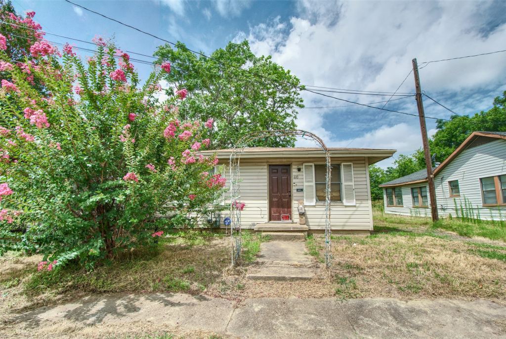 600 Hatton Street, Waco, TX 76704 — photo 1