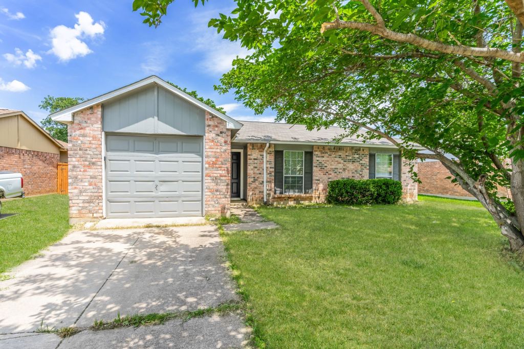 7005 WILDBRIAR Court E, Fort Worth, TX 76120 — photo 1