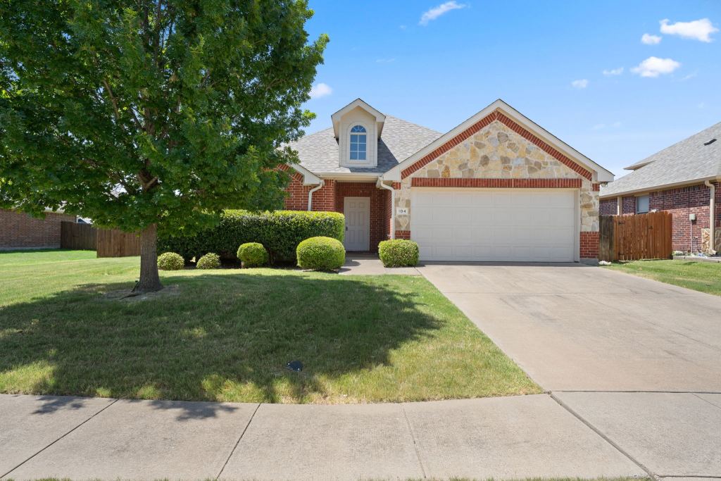 104 Holly Street, Waxahachie, TX 75165 — photo 1