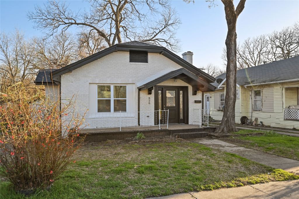 820 W College Street, Sherman, TX 75092 — photo 1