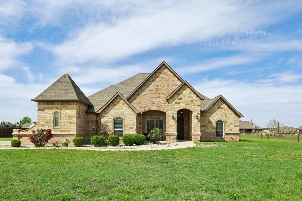 1020 Jesse James Lane, Springtown, TX 76082 — photo 1