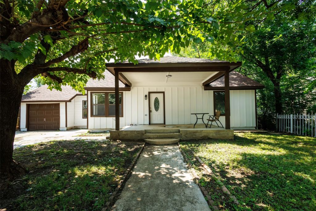 305 Hensley Drive, Grand Prairie, TX 75050 — photo 1