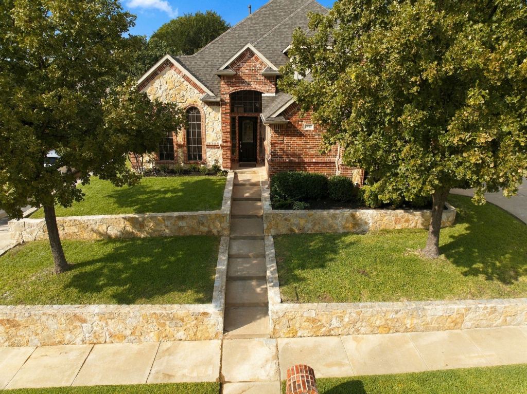7921 Shady Oaks Drive, North Richland Hills, TX 76182 — photo 1