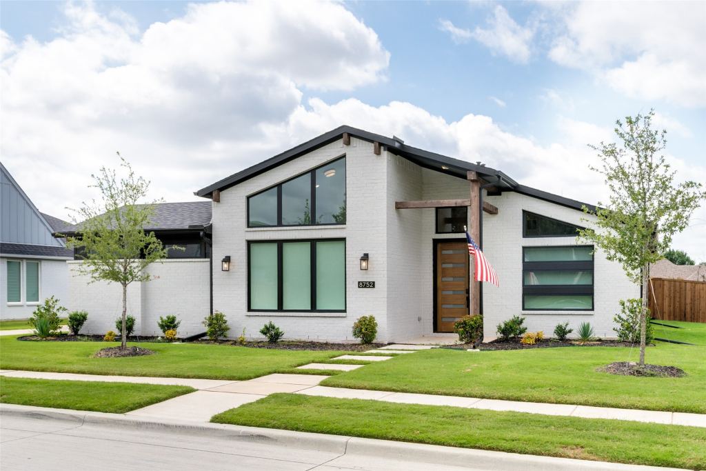 8752 Hightower Drive, North Richland Hills, TX 76182 — photo 1