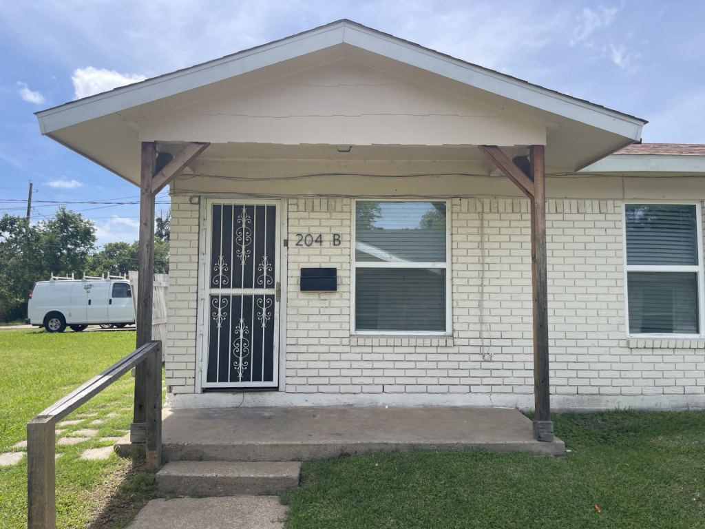 204 Hosack Street, Arlington, TX 76010 — photo 1