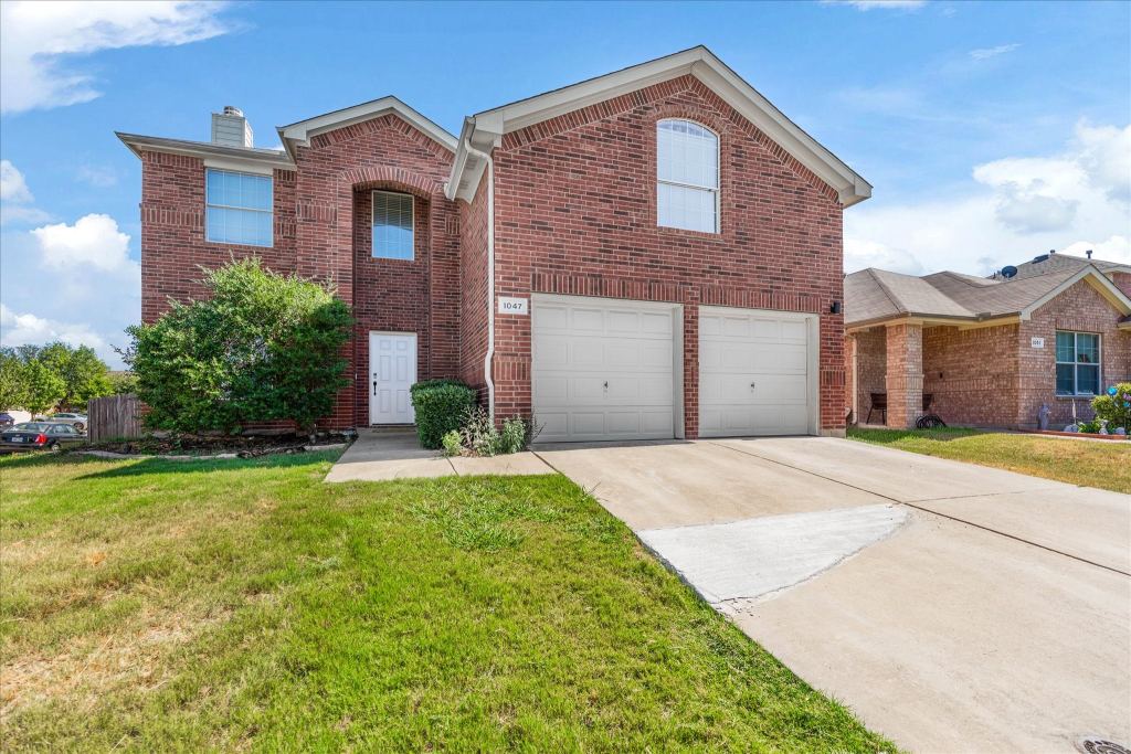 1047 Stream Drive, Grand Prairie, TX 75052 — photo 1