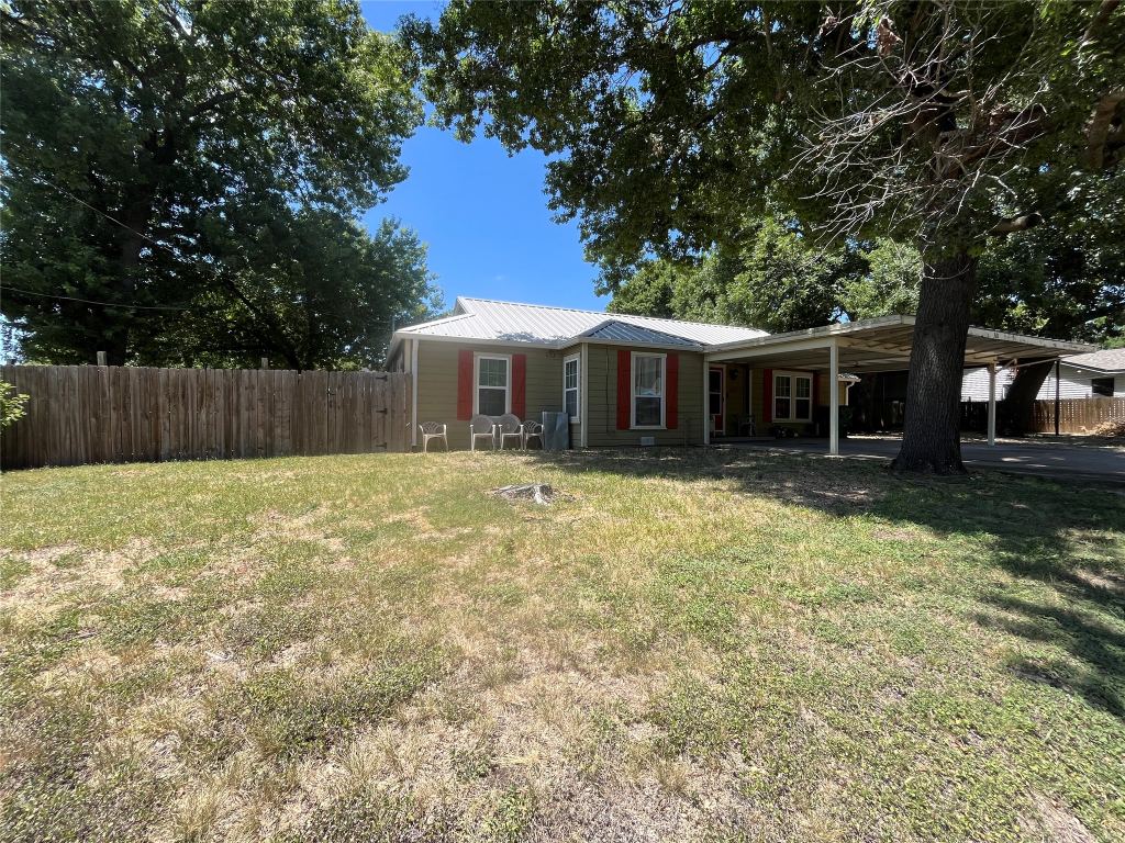 301 Briggs Street, Waxahachie, TX 75165 — photo 1
