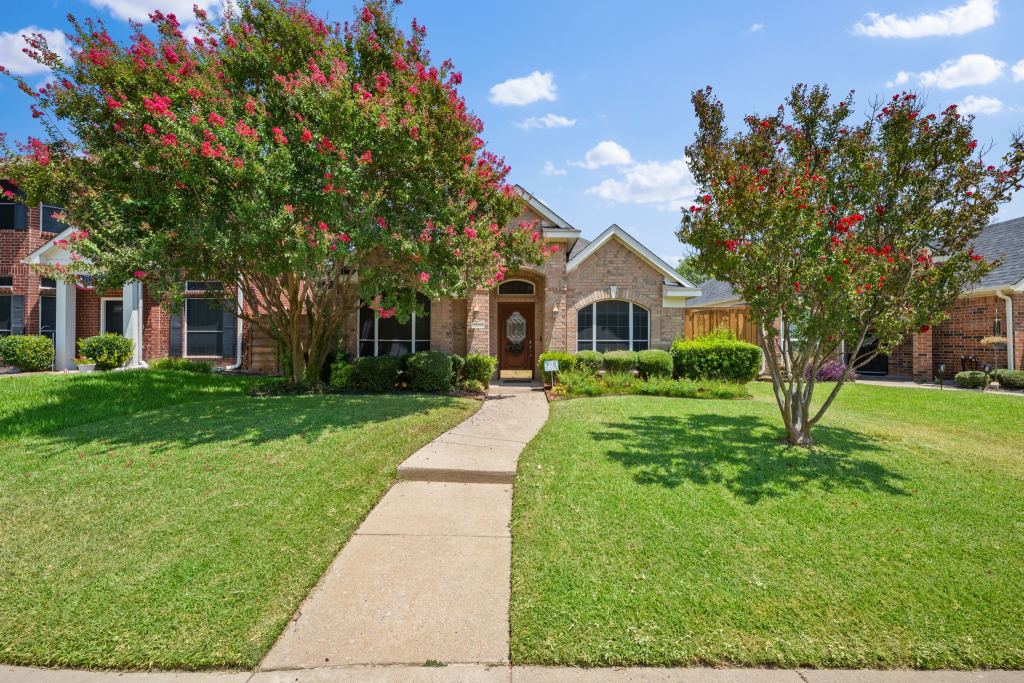 6860 Saddletree Trail