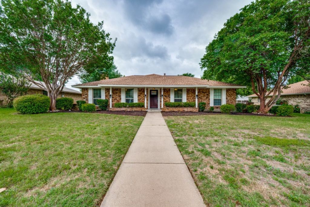 301 Hillcrest Drive, Midlothian, TX 76065 — photo 1
