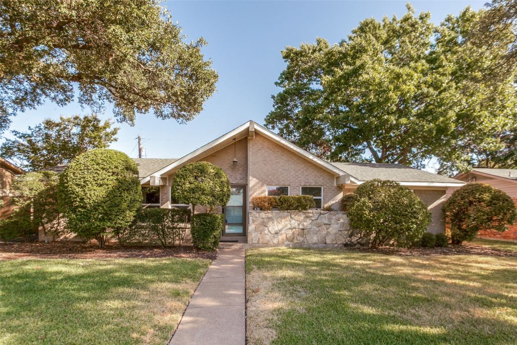 428 Sandy Trail, Richardson, TX 75080 — photo 1