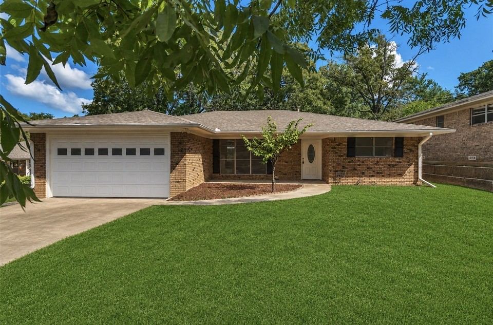 1335 Crestview Drive, Denison, TX 75020 — photo 1