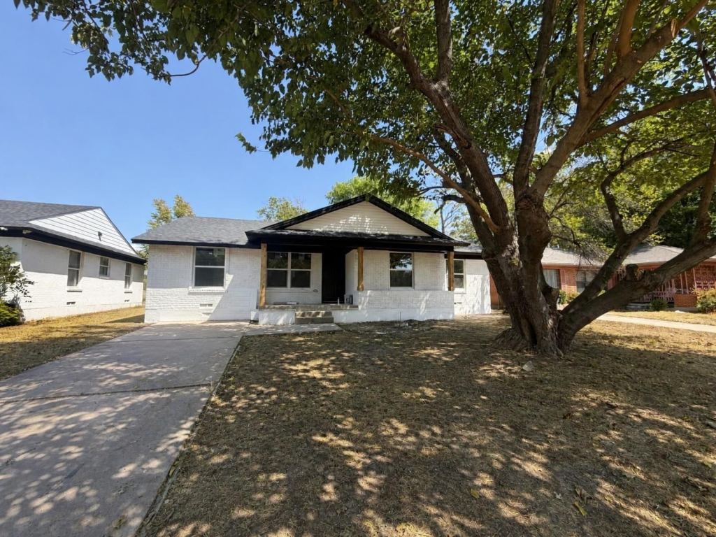 1241 E Pentagon Parkway, Dallas, TX 75216 — photo 1