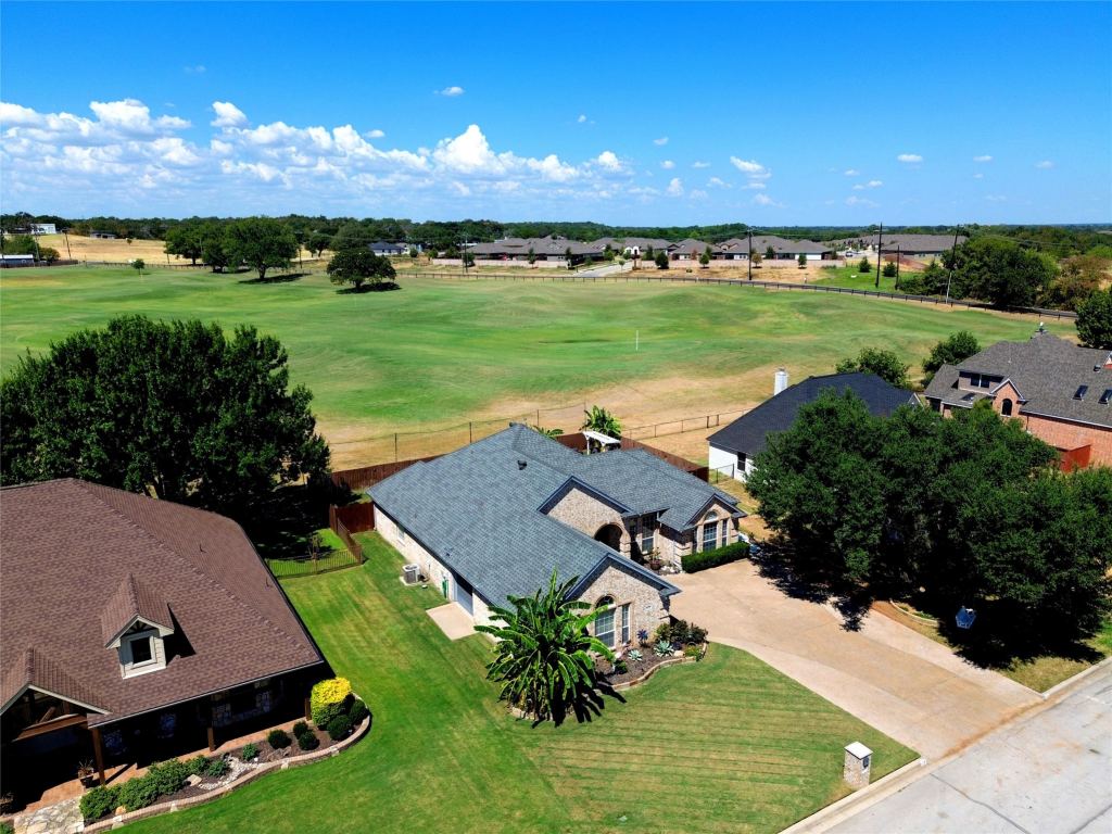 118 Golfers Way, Azle, TX 76020 — photo 1