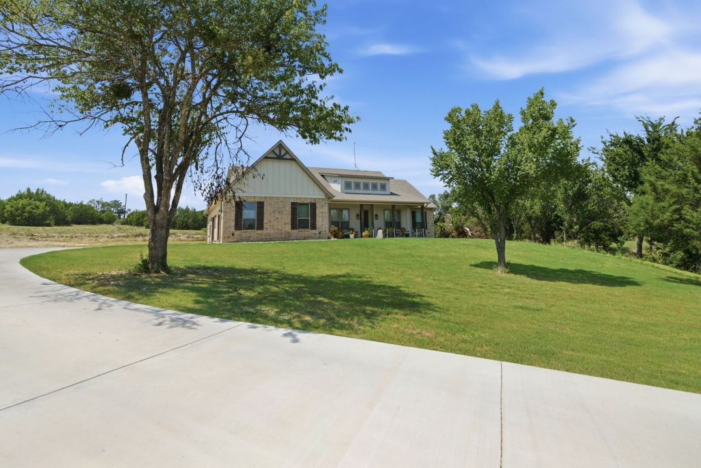 104 Grant Alan, Weatherford, TX 76082 — photo 1