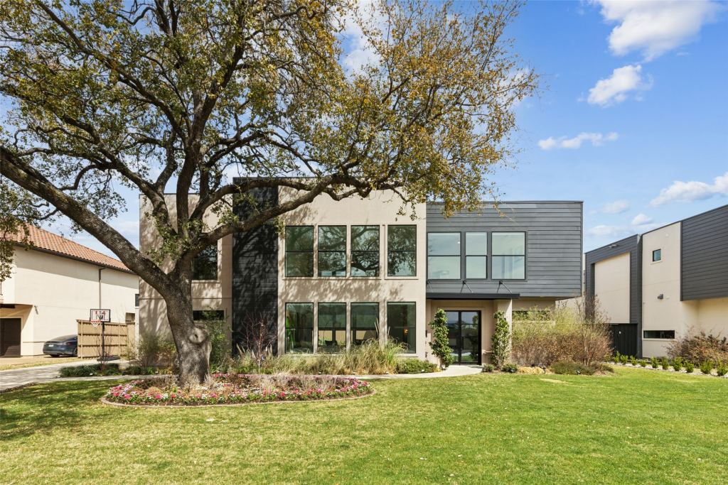 6441 Royalton Drive