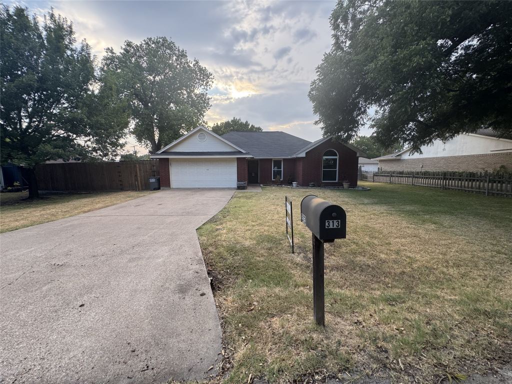 313 N Main Street, Red Oak, TX 75154 — photo 1