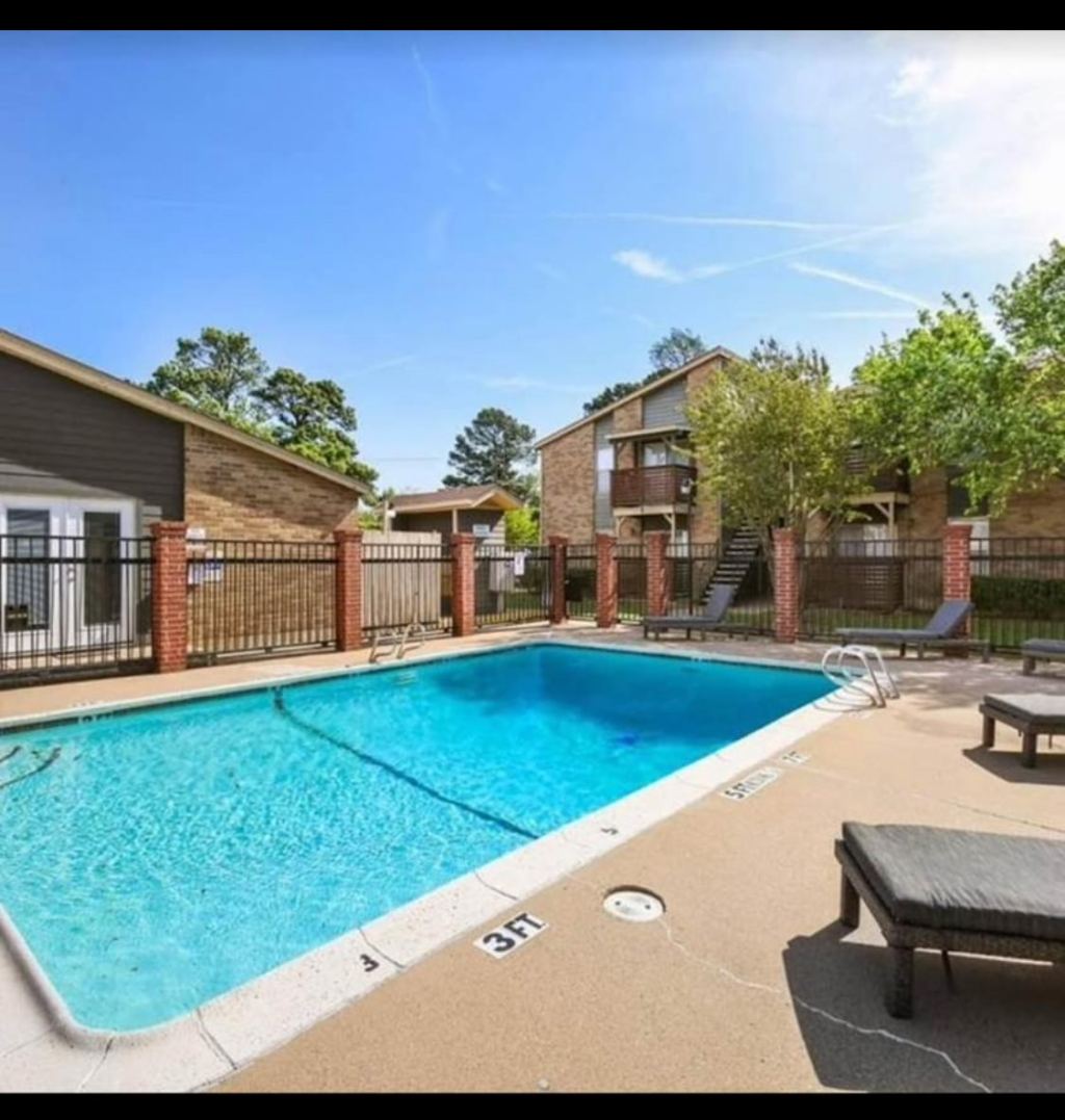 2001 Wesley Drive Apt A, Arlington, TX 76012 — photo 1
