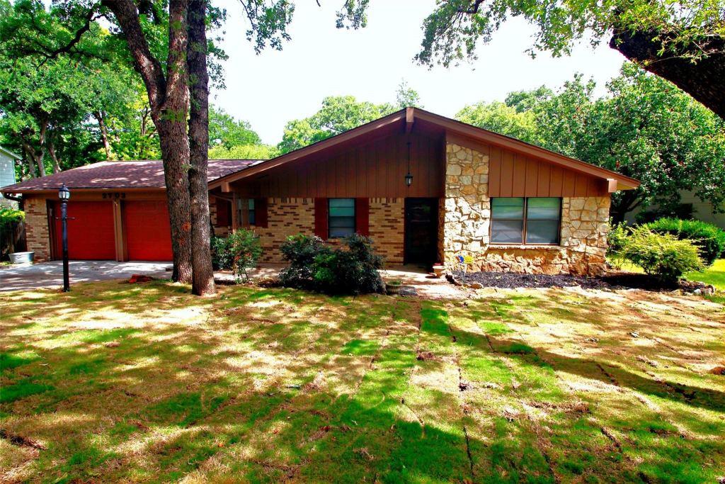 2703 Oak Cliff Lane, Arlington, TX 76012 — photo 1