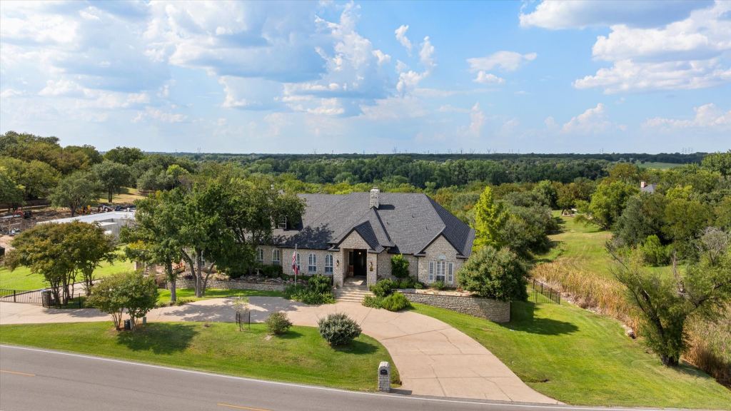 6410 Westover Drive, Granbury, TX 76049 — photo 1