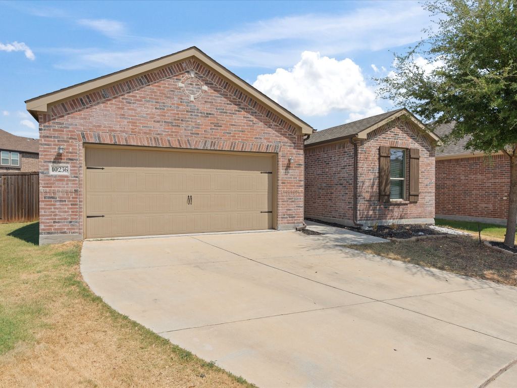 10236 Fox Springs Drive, Fort Worth, TX 76131 — photo 1
