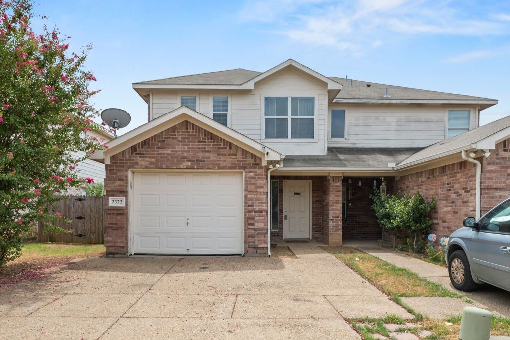 2322 Kingsway Drive, Arlington, TX 76012 — photo 1