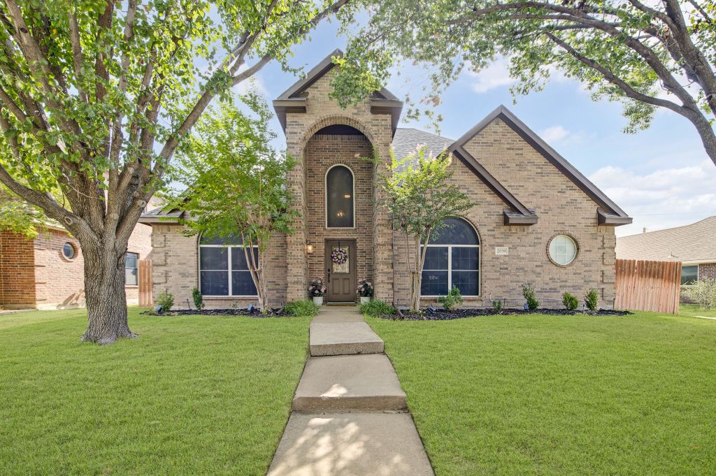 2039 Camelot Drive