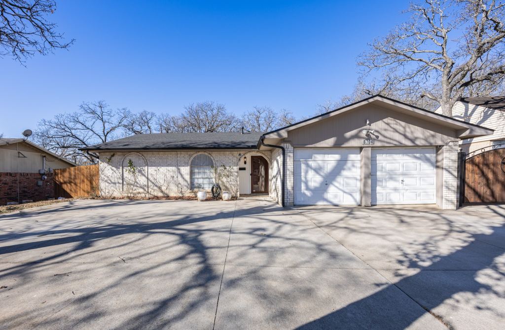 6704 Trailwood Drive, Forest Hill, TX 76140 — photo 1