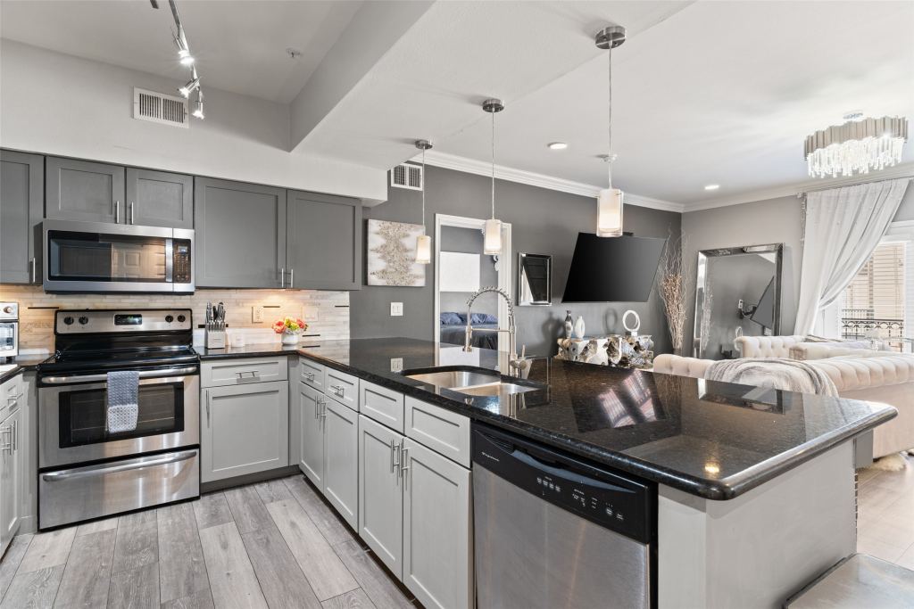 3102 Kings Road 3201, Dallas, TX 75219 — photo 1
